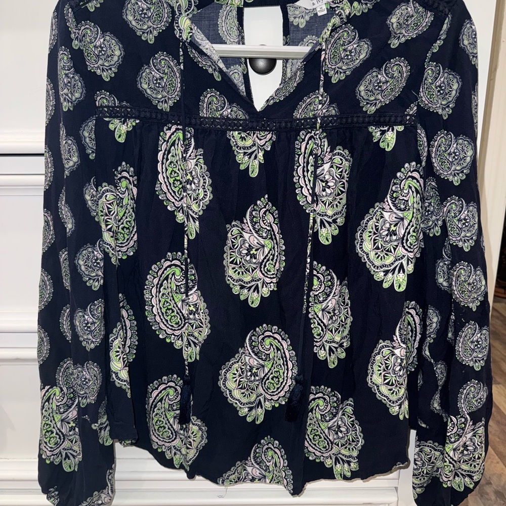 Crown & Ivy top